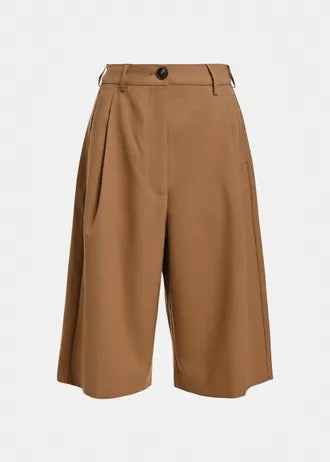 Camel pleated wide-leg bermuda pants