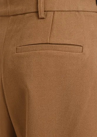 Camel pleated wide-leg bermuda pants