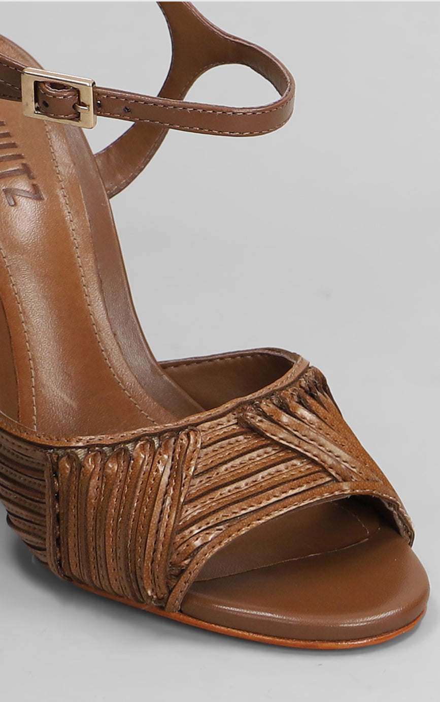 Sandali in pelle marrone Schutz