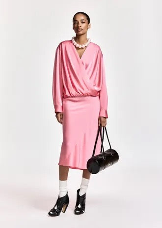 Black glossy shoulder baguette bag