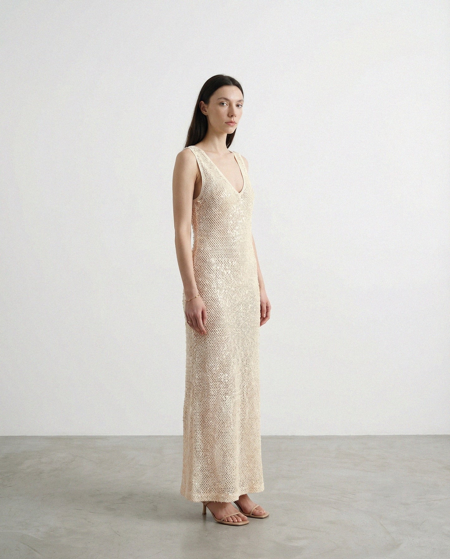 ABITO IN RETE CON PAILLETTES MATTE