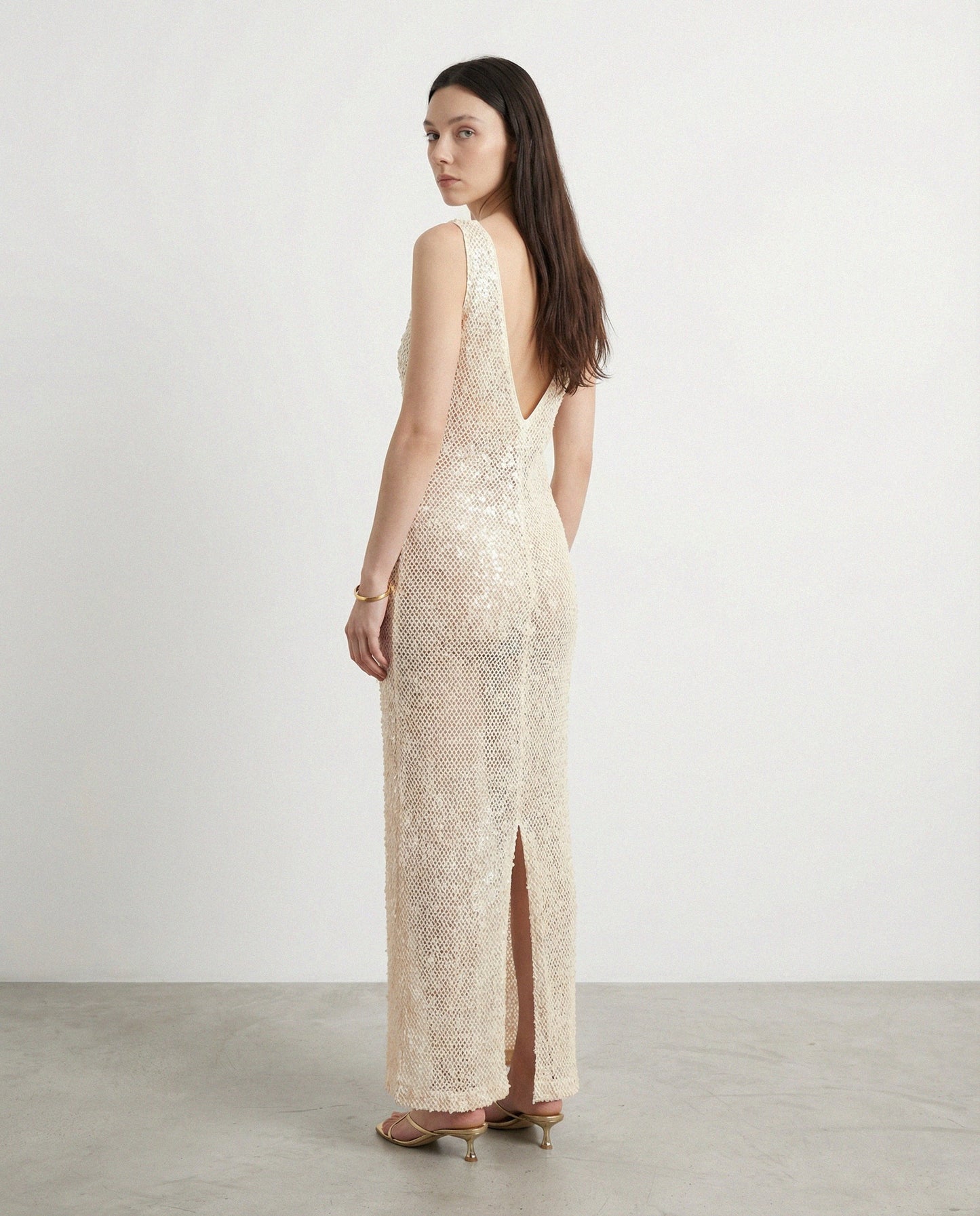 ABITO IN RETE CON PAILLETTES MATTE