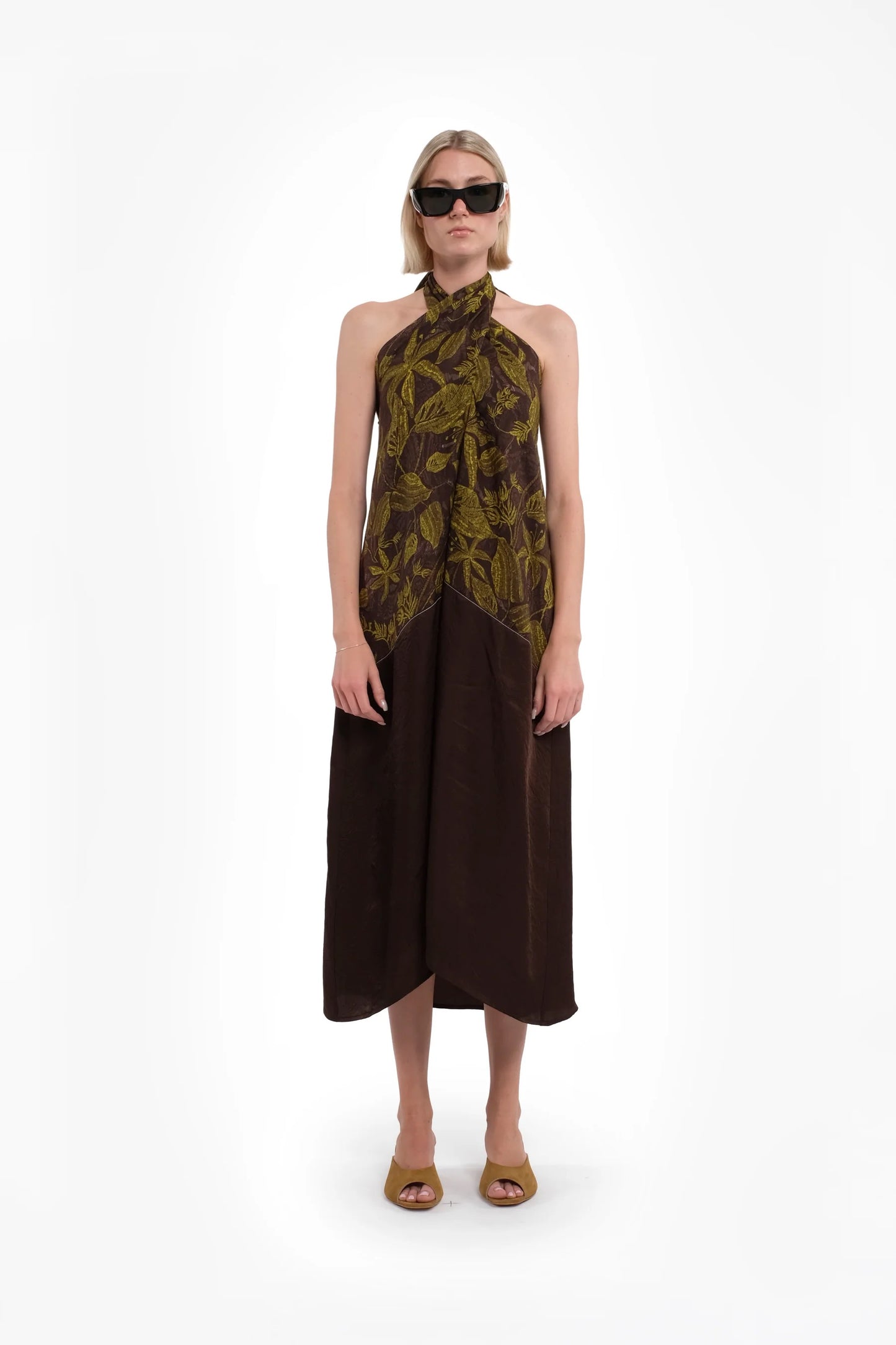 Abito lungo halter neck in ramie con stampa floreale verde