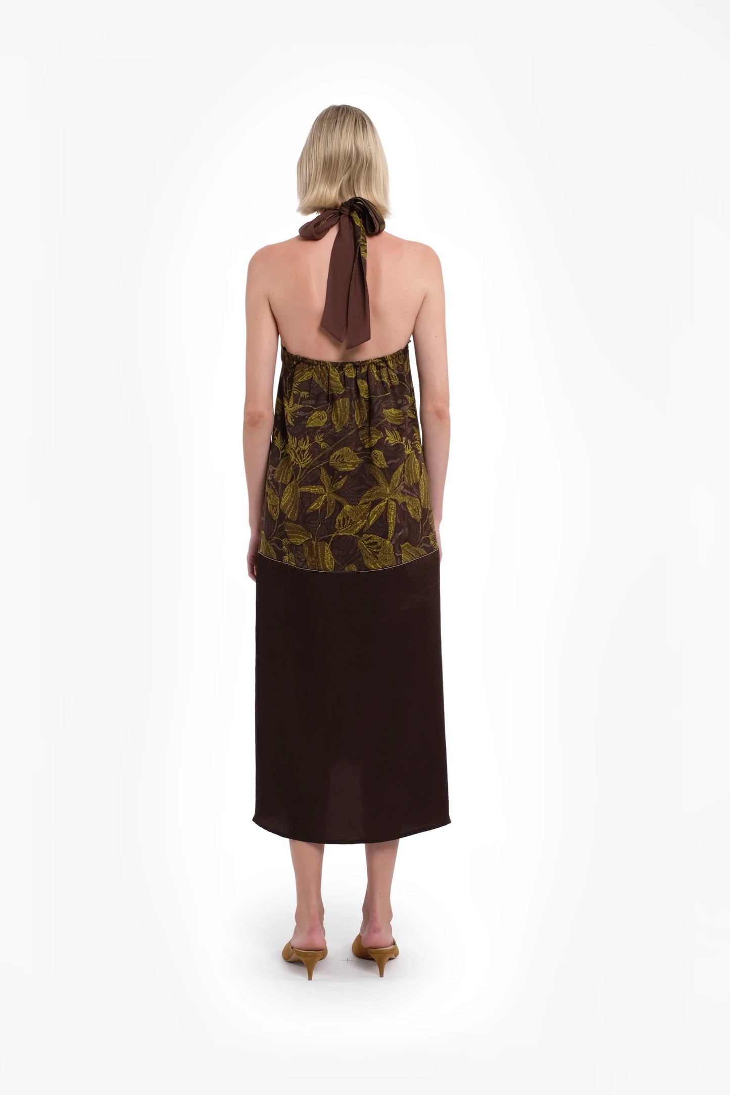 Abito lungo halter neck in ramie con stampa floreale verde