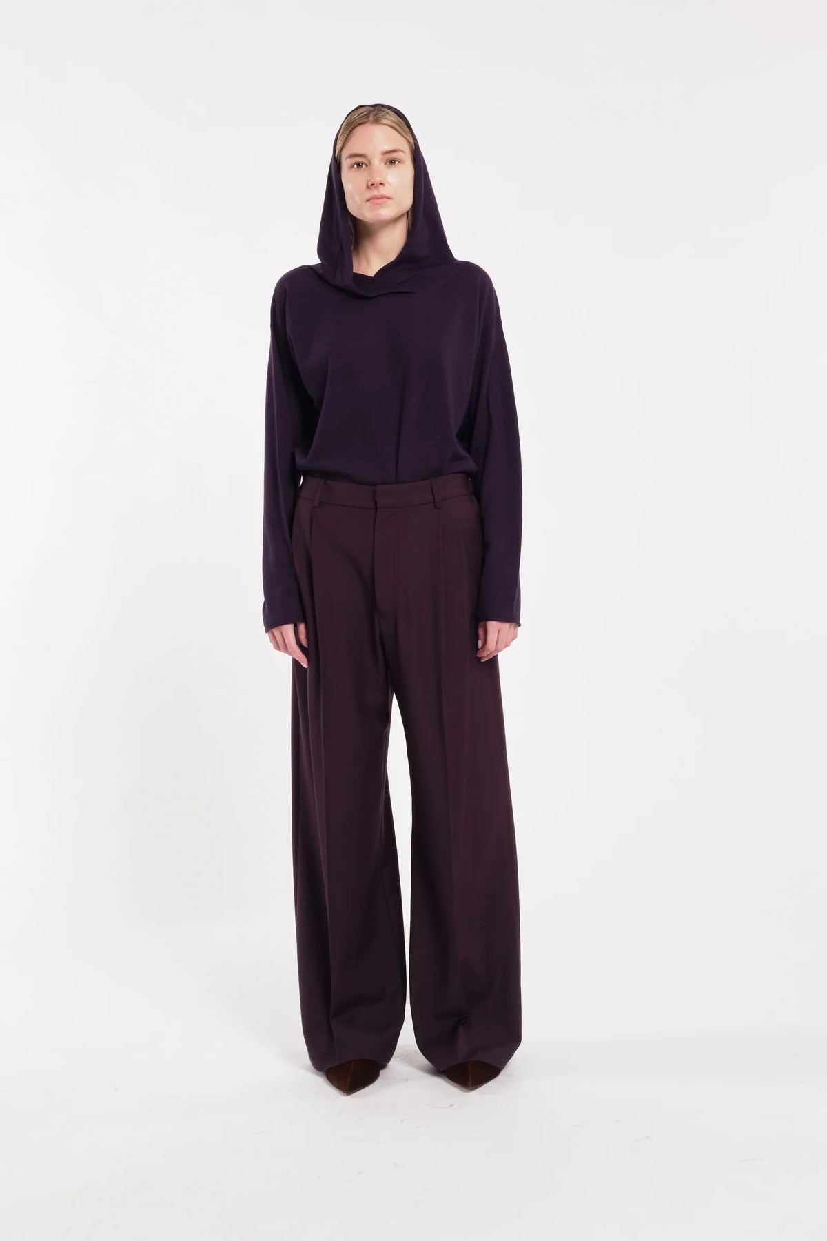 Pantaloni a gamba dritta viola scuro con pinces in lana tecnica