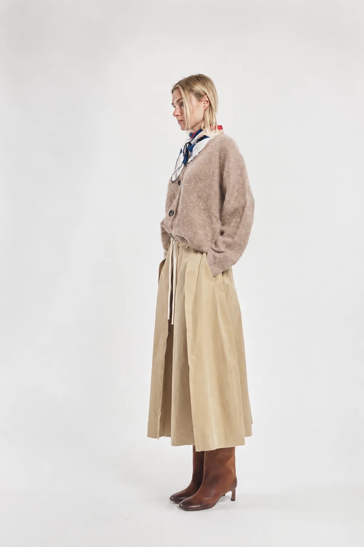Cardigan a maniche lunghe con scollo a V in yak e lana garzati con bottoni