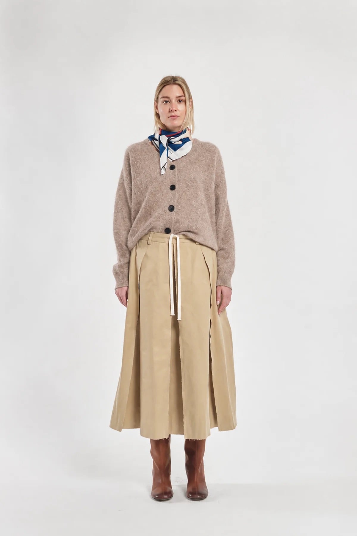 Cardigan a maniche lunghe con scollo a V in yak e lana garzati con bottoni