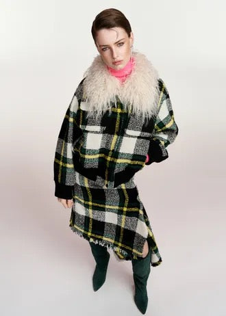 Giacca bomber a quadri neri, bianco off-white e gialli con collo in pelliccia sintetica removibile.