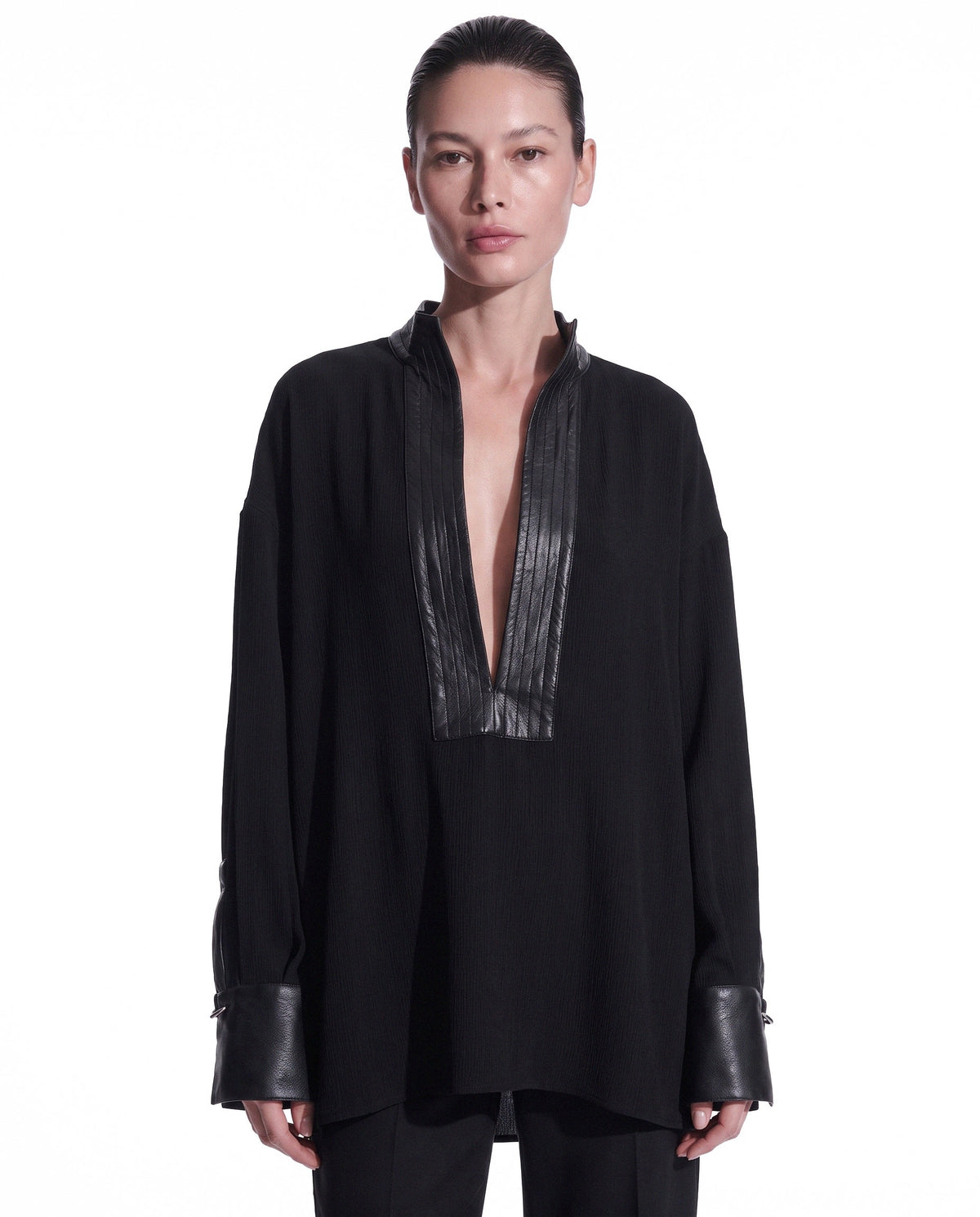 BLUSA OVERSIZE IN TESSUTO CREPE CON RIFINITURE IN ECOPELLE