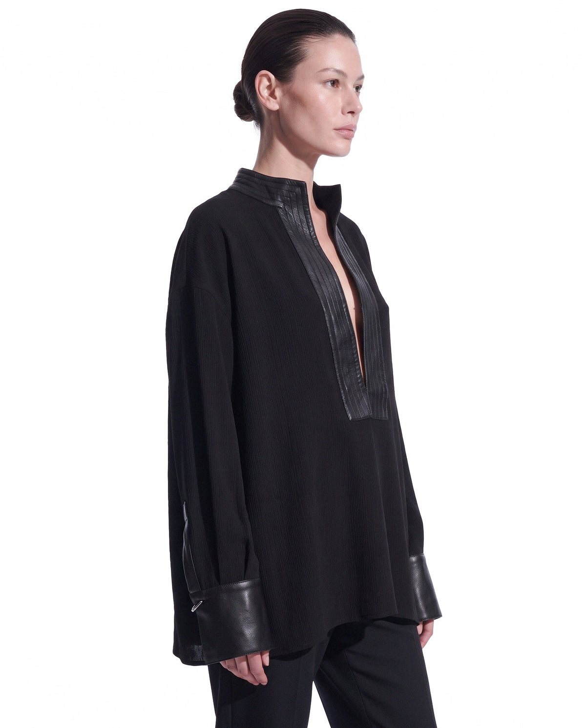 BLUSA OVERSIZE IN TESSUTO CREPE CON RIFINITURE IN ECOPELLE