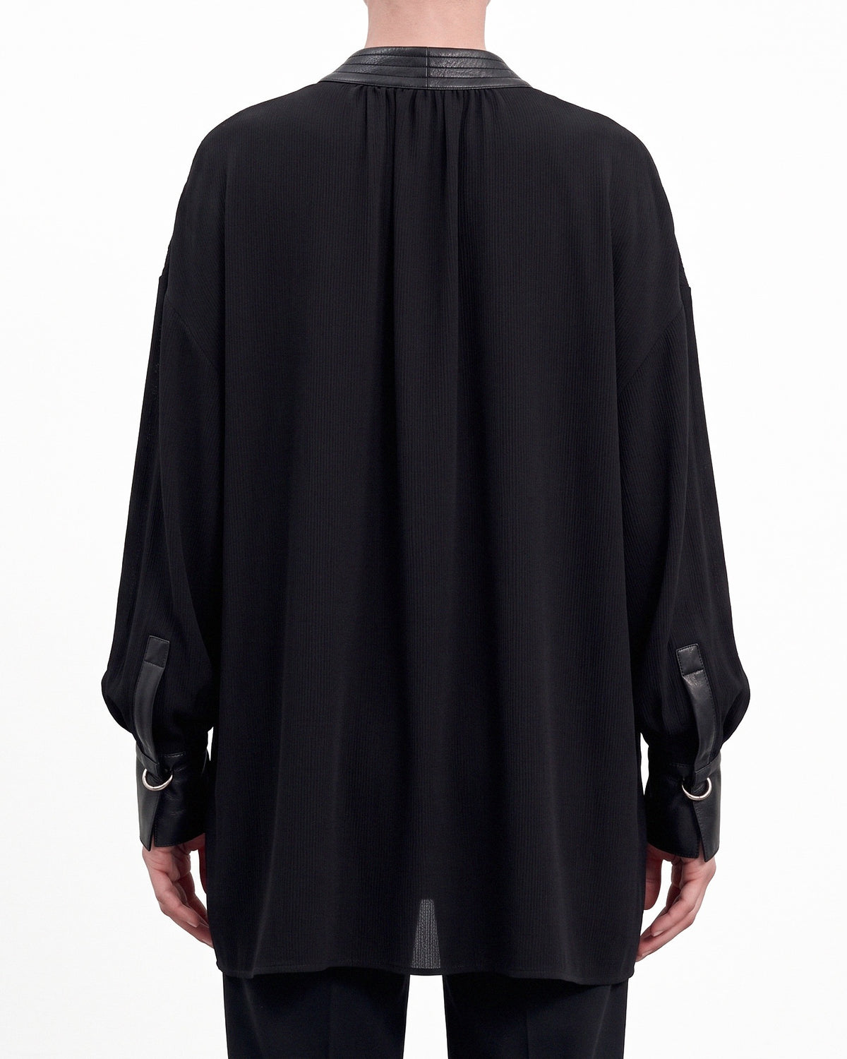 BLUSA OVERSIZE IN TESSUTO CREPE CON RIFINITURE IN ECOPELLE