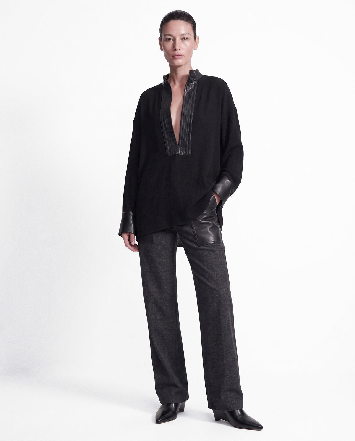 BLUSA OVERSIZE IN TESSUTO CREPE CON RIFINITURE IN ECOPELLE