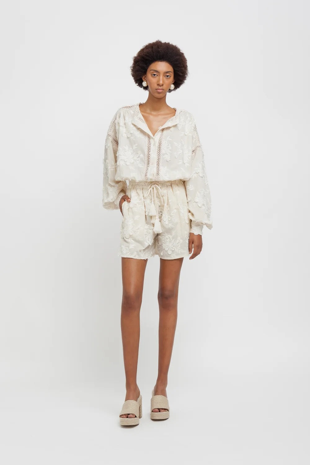 Shorts in mussola ricamata