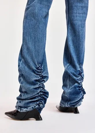 Blue organic cotton straight-leg jeans with ruched hem and detachable chain detial